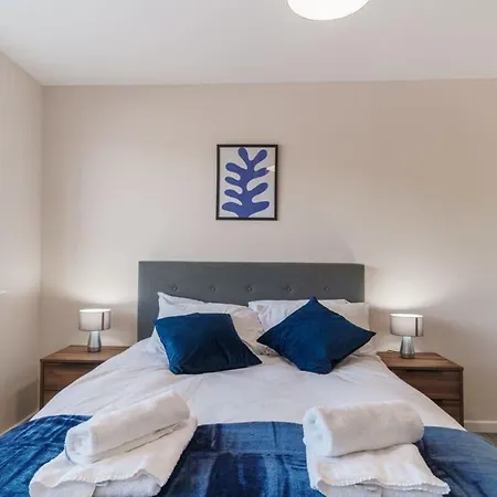 Spacious & Bright 2 Bed *