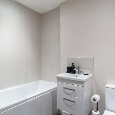 Lovely 1 Bed - Sleeps 3 مانشستر
