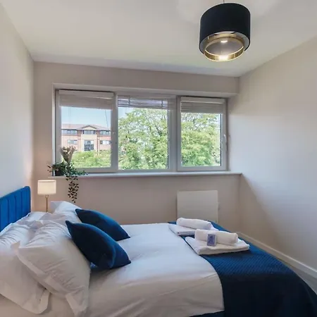 Lovely 1 Bed - Sleeps 3 شقة *