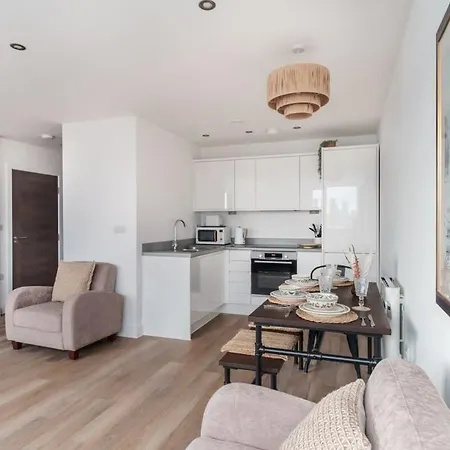 Zeni, Alexandra Rise Fab 1br Flat Apartment *