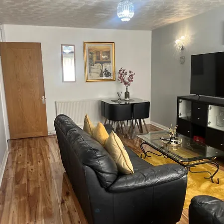 Charming 2-bedroom In *