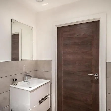 Zeni, Alexandra Rise Modern 1 Bed
