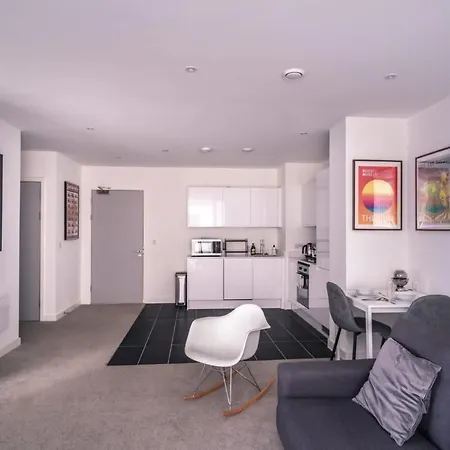 Spacious 1 Bed In Апартаменты *