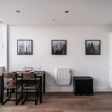 Stayzeni, Alexandra Rise Cosy 1br Flat Daire *