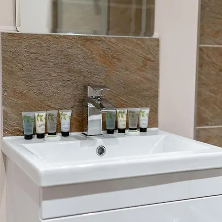 1bed Apartment, Free Parking For Two, Long Term Discounts Μάντσεστερ