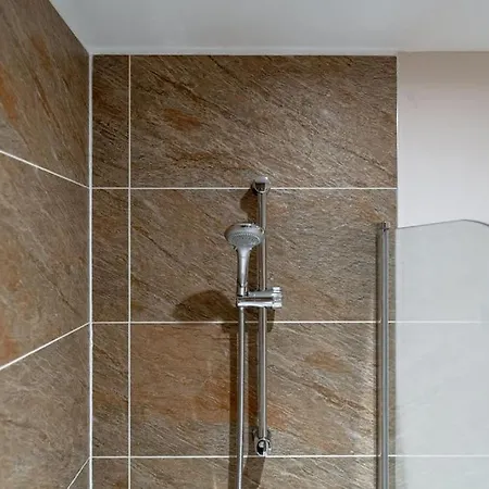 1bed Apartment, Free Parking For Two, Long Term Discounts *