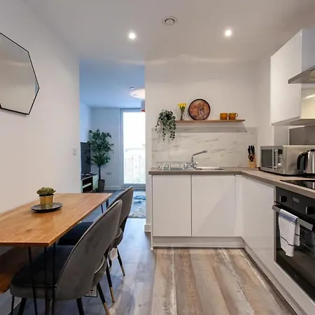 Modern 2 Bed Flat 5min To Old Trafford Stadium