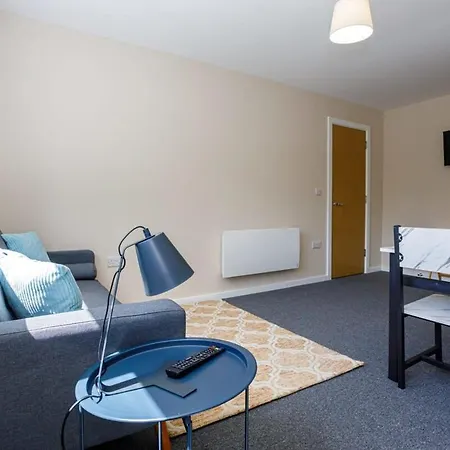Bright & Spacious 1 Bedroom