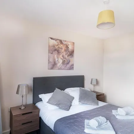 Bright & Modern 2 Bed Manchester Apartment *