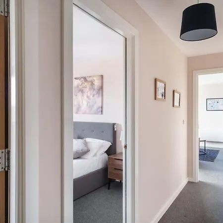 Bright & Modern 2 Bed Manchester Apartment Манчестер