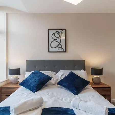 Bright 2 Bed - Sleeps 4 شقة *