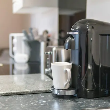 Bright 2 Bed - Sleeps 4 شقة