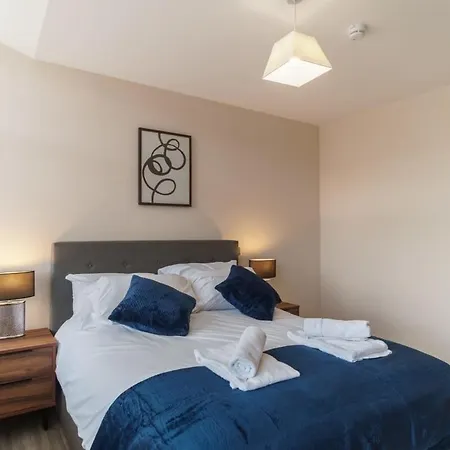 Bright 2 Bed - Sleeps 4 *