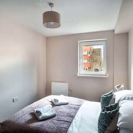 Lejlighed Spacious & Modern 2 Bed In *