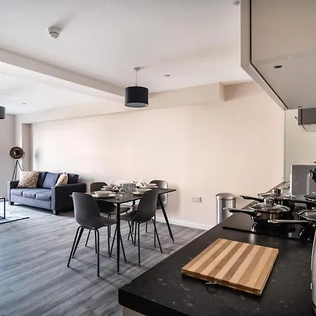 Spacious & Modern 2 Bed In Lejlighed