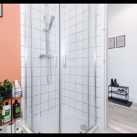 Apartman Entire Cozy Apt, Prime Location & Free Parking