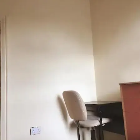 Single - Town & Nearby, 24h Bus, Airport-linked *