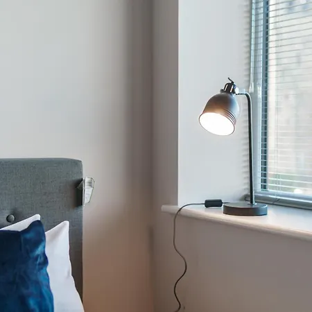 Modern Apartment, Free Parking For Two, Smart Tvs, Location * Manchester