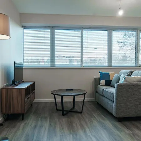 Modern Apartment, Free Parking For Two, Smart Tvs, Location *