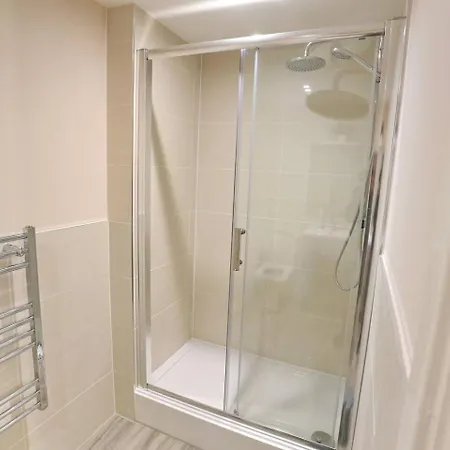 Pass The Keys New Build With Free Parking 1 Mile From Center マンチェスター