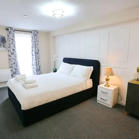 Pass The Keys New Build With Free Parking 1 Mile From Center マンチェスター