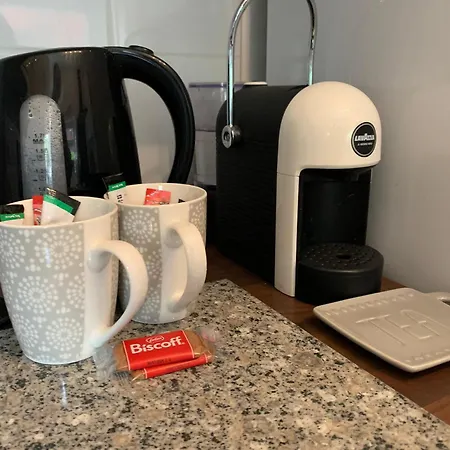 Beautifully Styled 2br With Garden Manchester