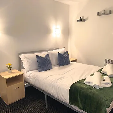 Free Gated Parking - Easy Access - Business Stays Manchester