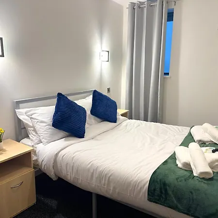 Free Gated Parking - Easy Access - Business Stays Manchester