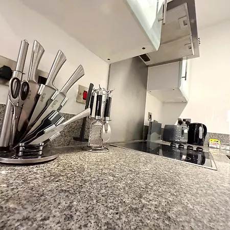 Apartament Free Gated Parking - Easy Access - Business Stays *