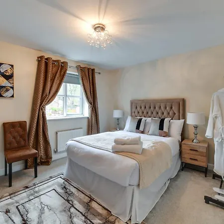 Ferienhaus Charming 2-bed House In Middleton Manchester