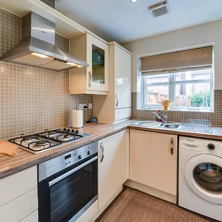 Ferienhaus Charming 2-bed House In Middleton Manchester