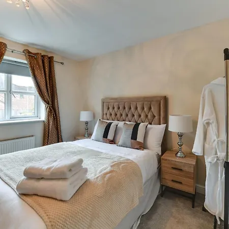 Ferienhaus Charming 2-bed House In Middleton Manchester