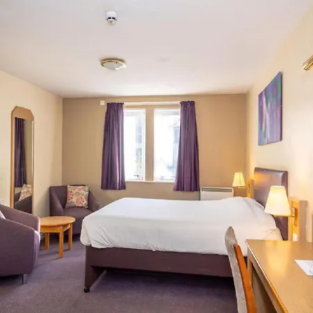 V Manchester Hotel *