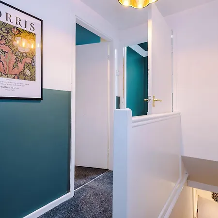 Charming 3-bedroom House-salford Casa de Férias Manchester