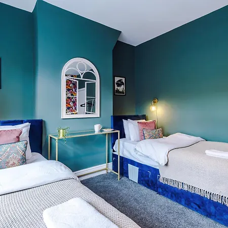 Charming 3-bedroom House-salford Casa de Férias