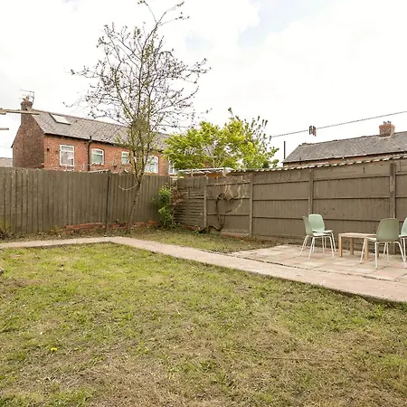 Dom wakacyjny Spacious 4 Bedroom - Sleeps 8 *