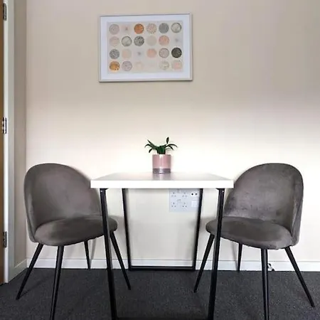 Lejlighed Bright 1 Bedroom Flat In Salford With Parking Available