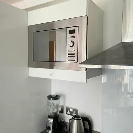 1B-Steps To Uni&Stadium- Wi-Fi Netflix Breakfast מנצ'סטר