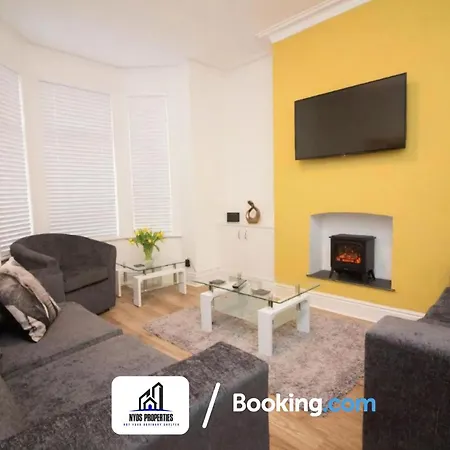 Modern 3 Bed Terraced House By Nyos Short Lets & Serviced With Free Wifi 아파트 *