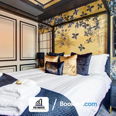 別荘 3 Bedroom By Nyos Short Lets & Serviced With Garden *