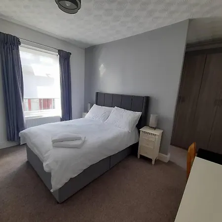 Casa de Férias Stylish 4 Bed House - 15 Min To Centre