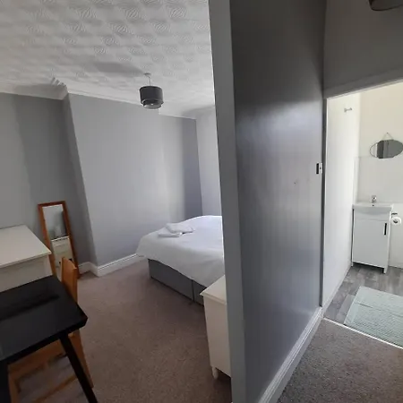 Casa de Férias Stylish 4 Bed House - 15 Min To Centre