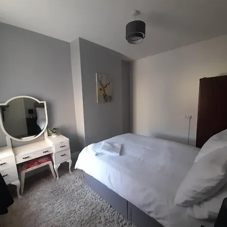 Stylish 4 Bed House - 15 Min To Centre Casa de Férias Manchester