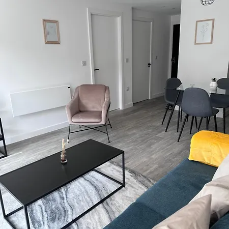 아파트 Fresh 2bed 2bath 2mins Drive To Man Utd Stadium