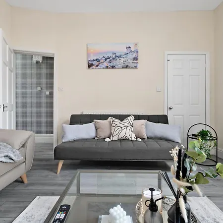 Holiday home Modern 4Br In M11, Close To Etihad Stadium Sleeps 11