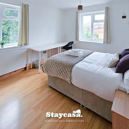 Large 6br House Free Parking & Wifi Holiday home