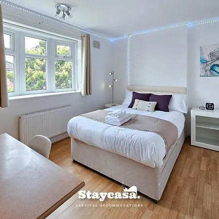 Large 6br House Free Parking & Wifi Holiday home