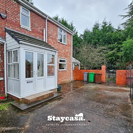 Large 6br House Free Parking & Wifi Holiday home