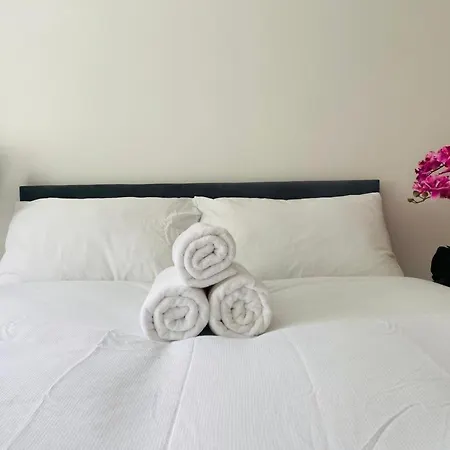 Modern, Stylish And Central *