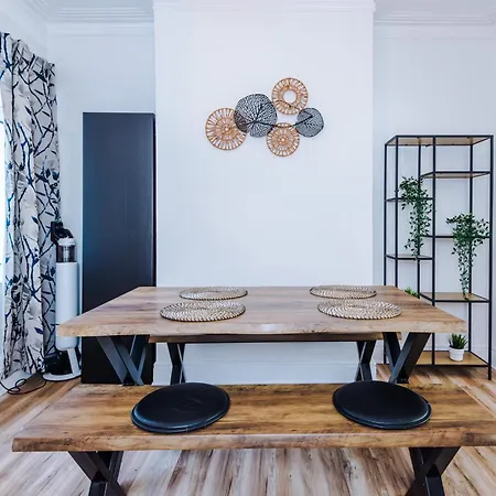 The Retreat Near Salford Quays